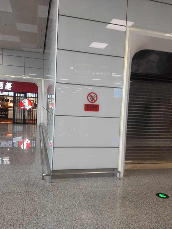 建筑、家具和家電鋼化玻璃油墨在室內(nèi)隔斷上的運(yùn)用